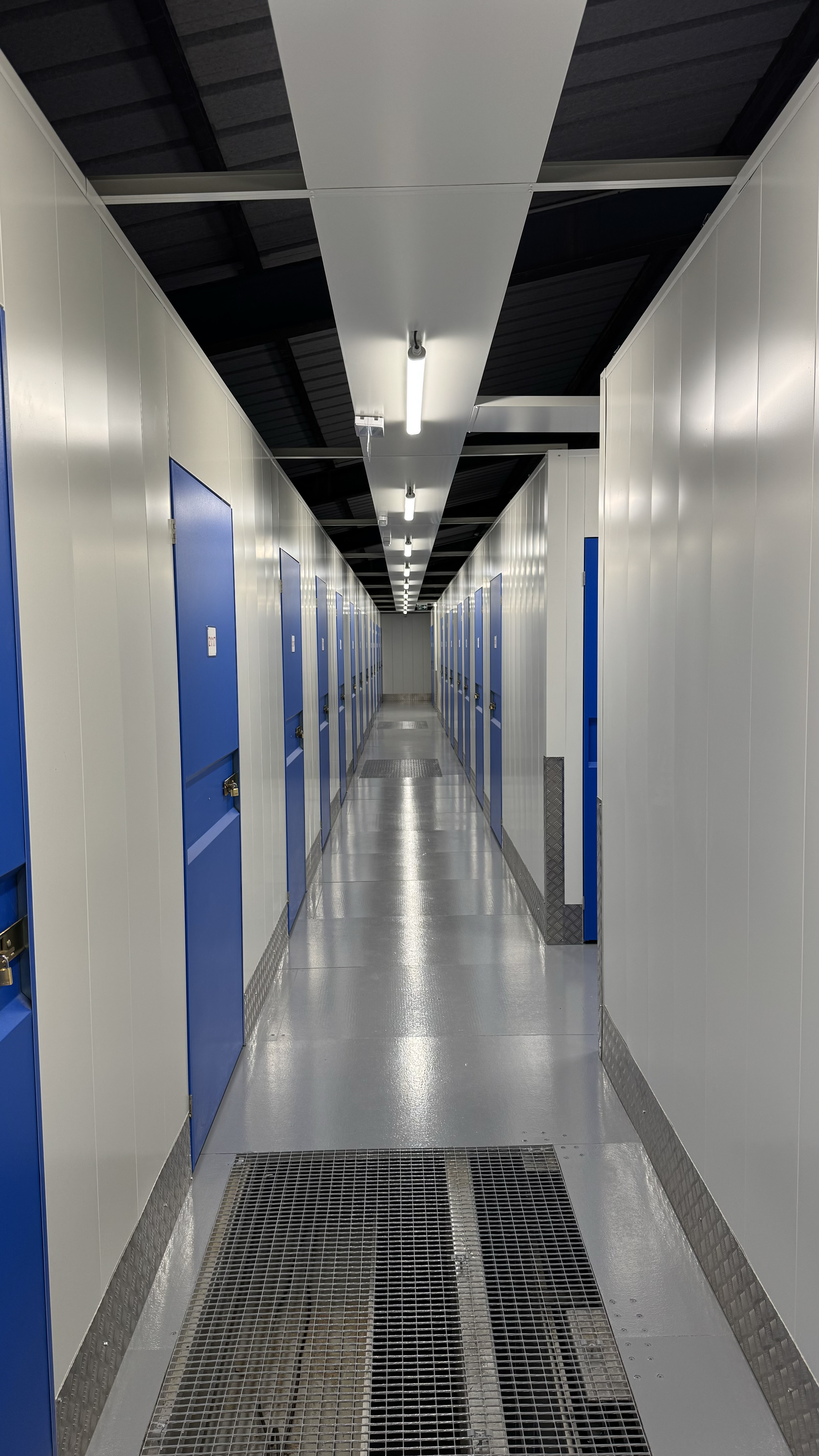 Couloir de boxes de stockage sécurisés Sainte-Maxime Var