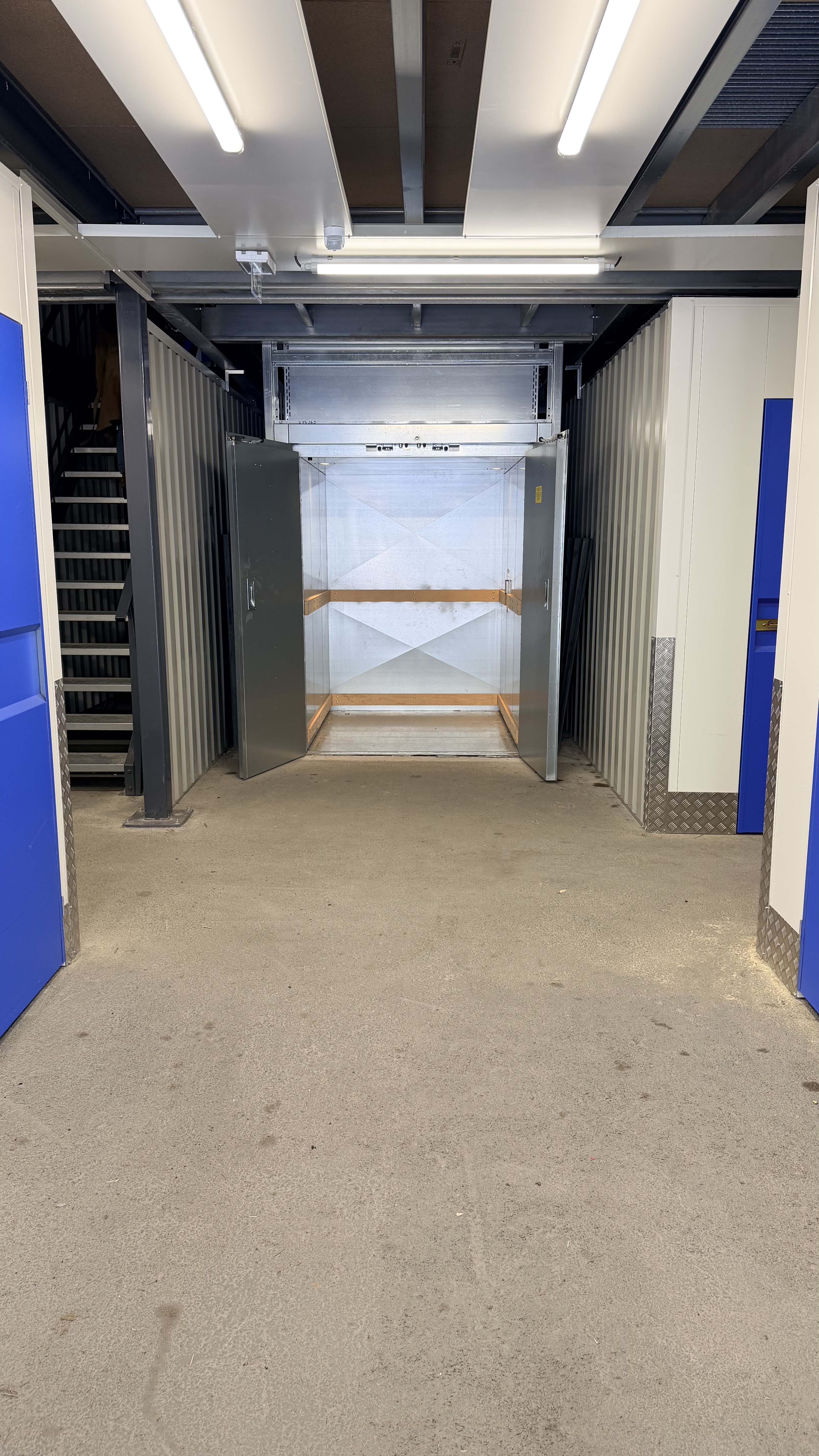 Monte-charge et ascenseur garde-meuble Sainte-Maxime